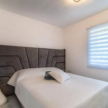 Luxury Queens On Two Floors With A Panoramic Sea View *