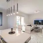 Luxury Queens On Two Floors With A Panoramic Sea View Dramalj