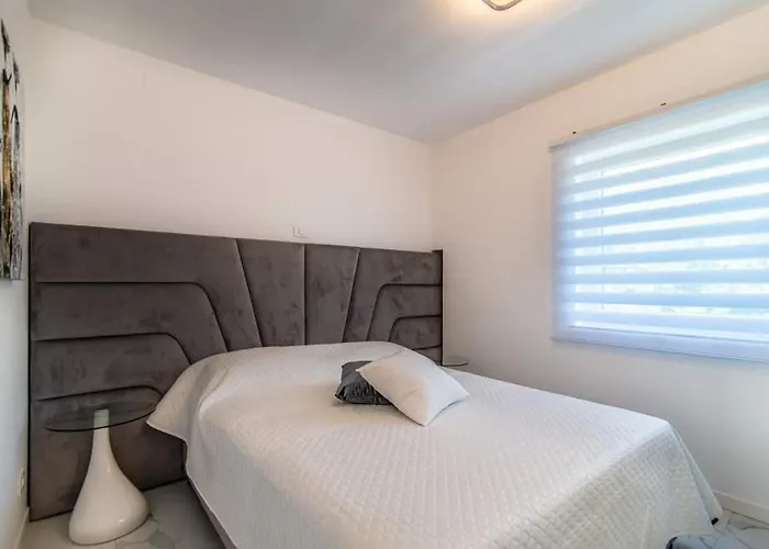 Luxury Queens On Two Floors With A Panoramic Sea View *