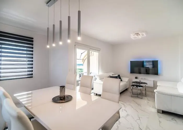 Luxury Queens On Two Floors With A Panoramic Sea View Dramalj